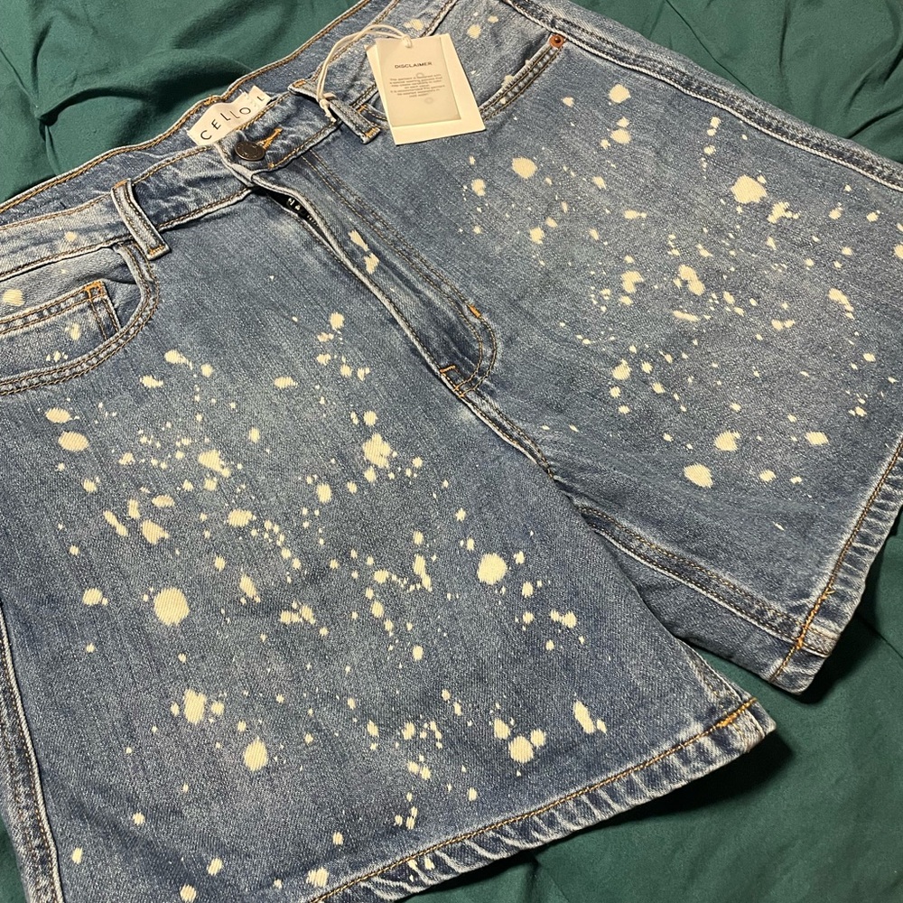 NWT CELLO SPLATTER PAINT DENIM SHORTS LARGE - Picture 3 of 3